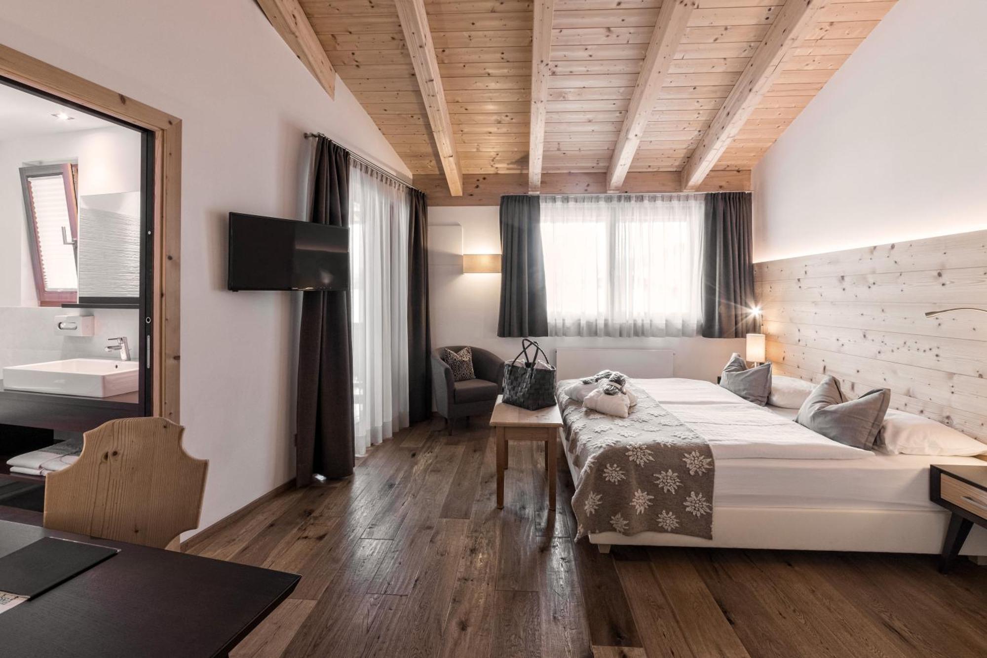Hotel Ciasa Soleil La Villa  Ngoại thất bức ảnh